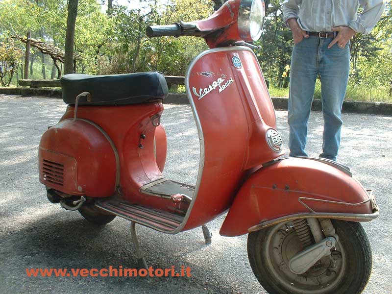 vespa_150_sprint_veloce_dx.jpg.52d487c50a6412d8c64631501dd403b1.jpg