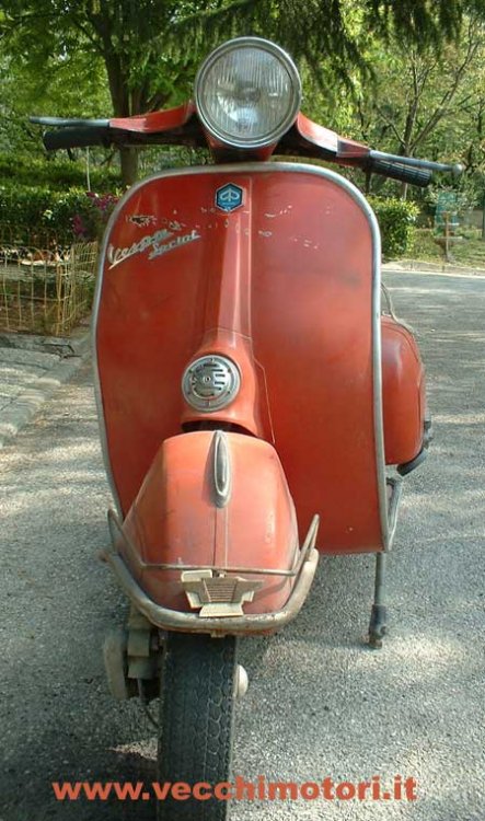 vespa_150_sprint_veloce_fr.thumb.jpg.156f9d11fc3e8cc5a3c58432eb4411e4.jpg