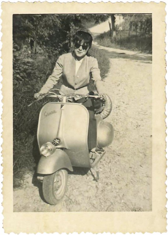 vespa 1951 pavese.jpg