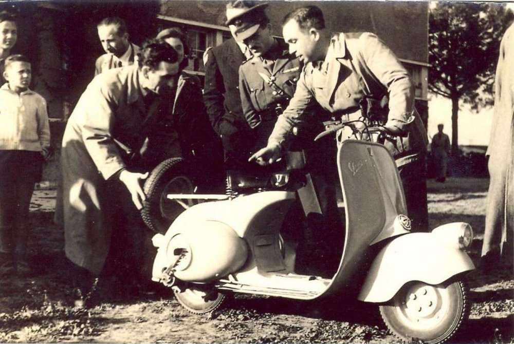 Vespa 98 29 marzo 1946 Circolo golf Roma.jpg