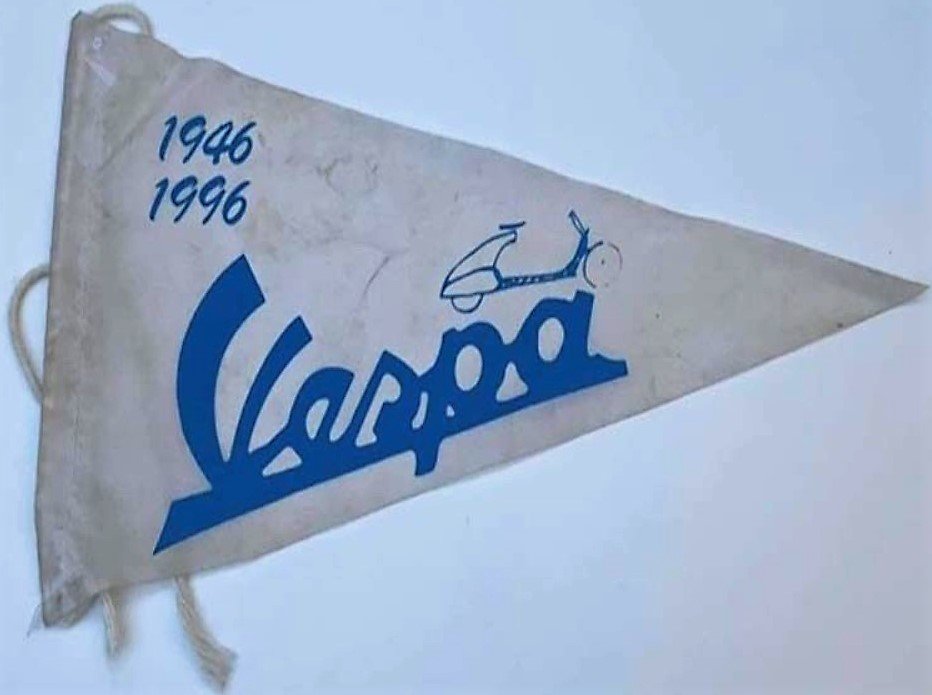 bandierina-vespa-1946-1996.jpg